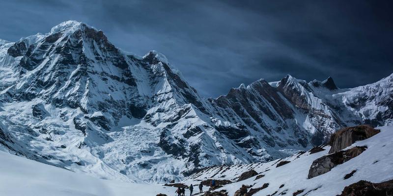 从《无畏契约》联赛崛起，看电竞产业生态：俱乐部商业化与青训体系的深度攻略